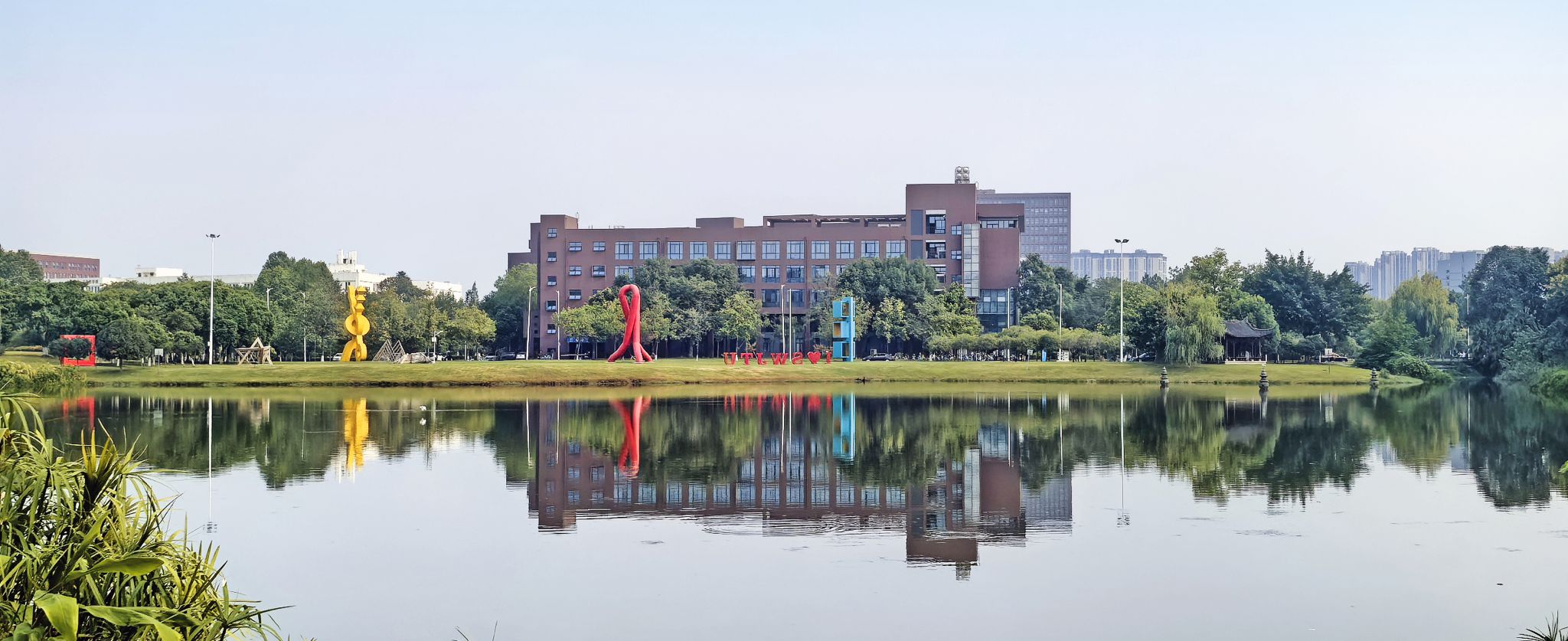 建筑策划助力“好房子、好小区、好社区、好城区”建设学术论坛在卡通a片
隆重召开